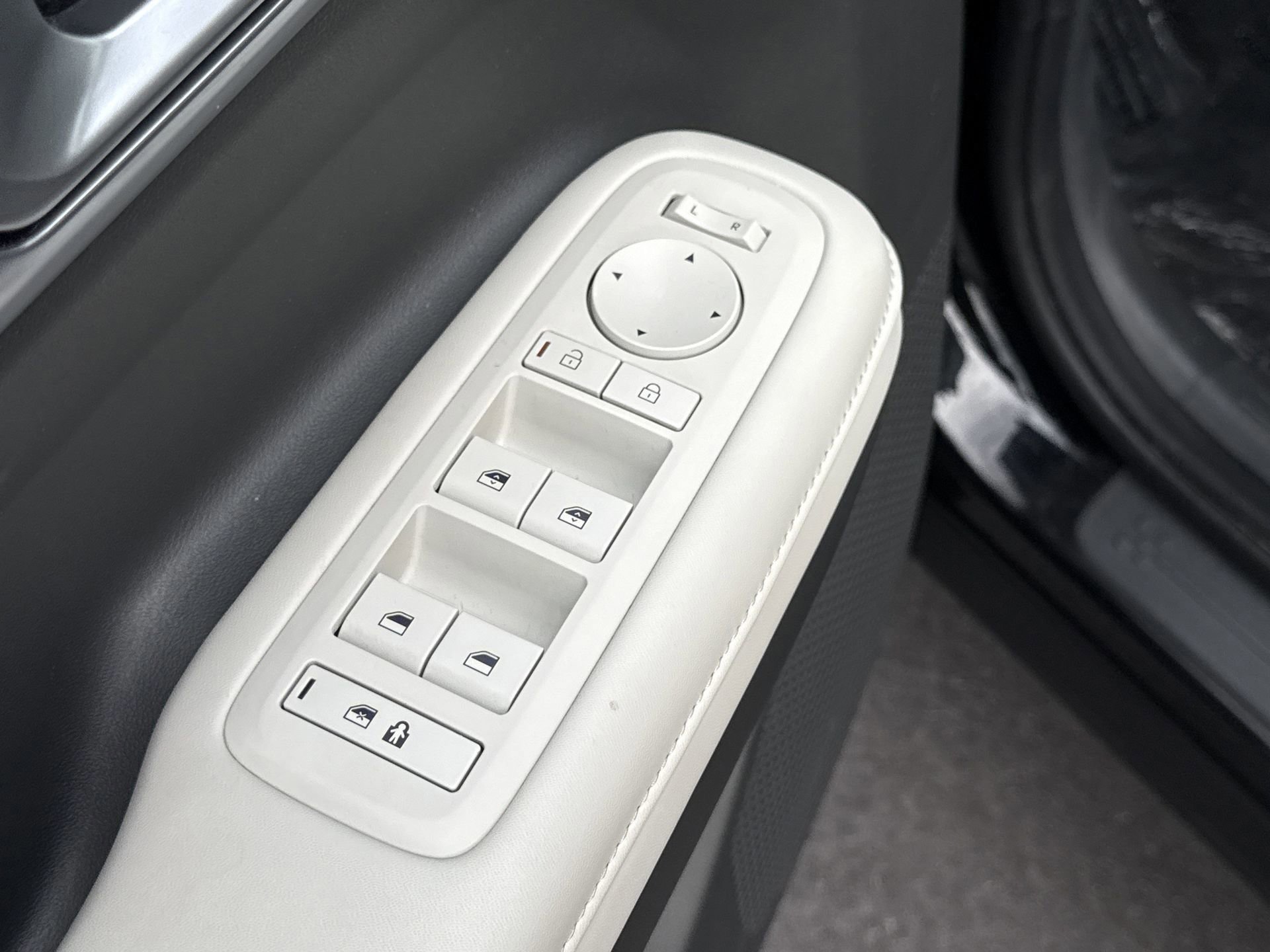 Used 2025 Hyundai Santa Fe SEL image 21