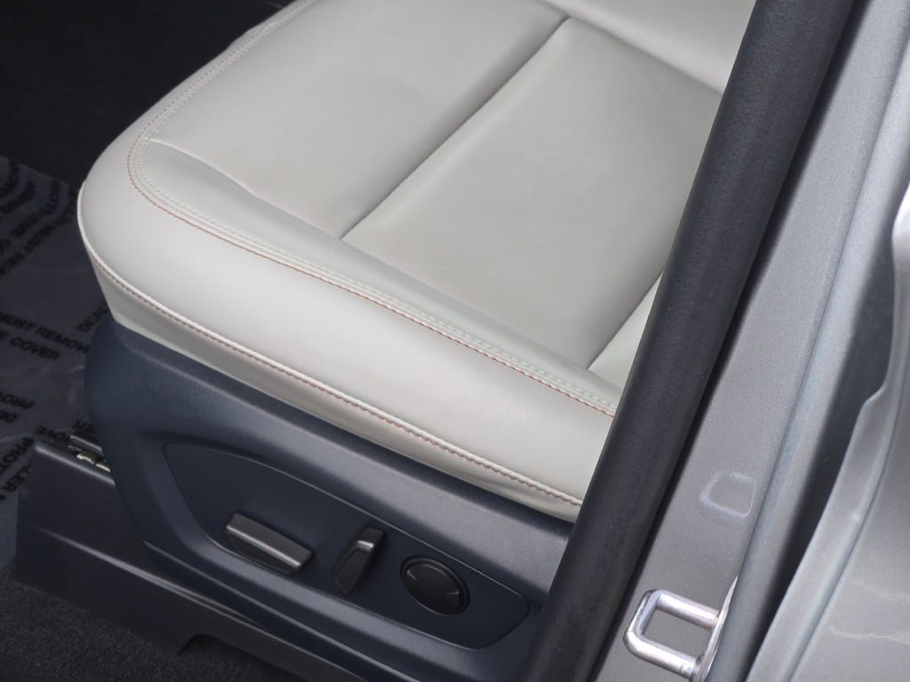 Certified 2025 Ford Explorer Active w/ Active Comfort Package AWD/4WD image 25