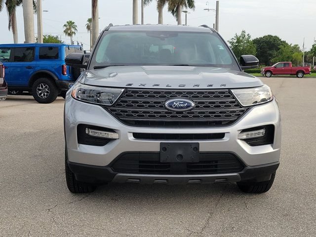 Certified 2022 Ford Explorer XLT w/ Equipment Group 202A AWD/4WD image 2