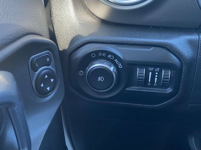 Used 2018 Jeep Wrangler Unlimited Rubicon AWD/4WD image 19