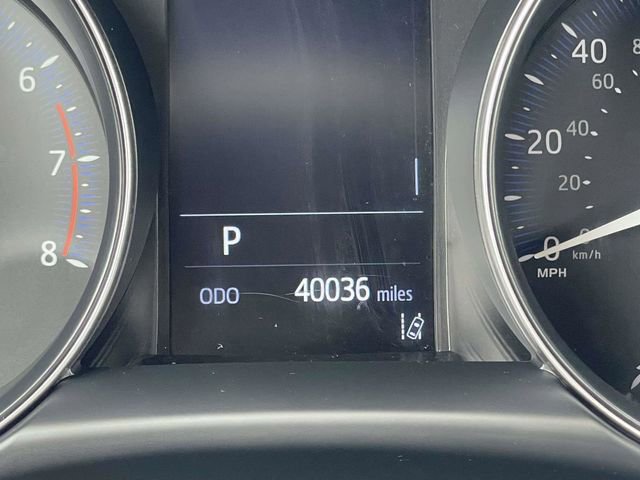 Used 2022 Toyota C-HR XLE FWD image 24