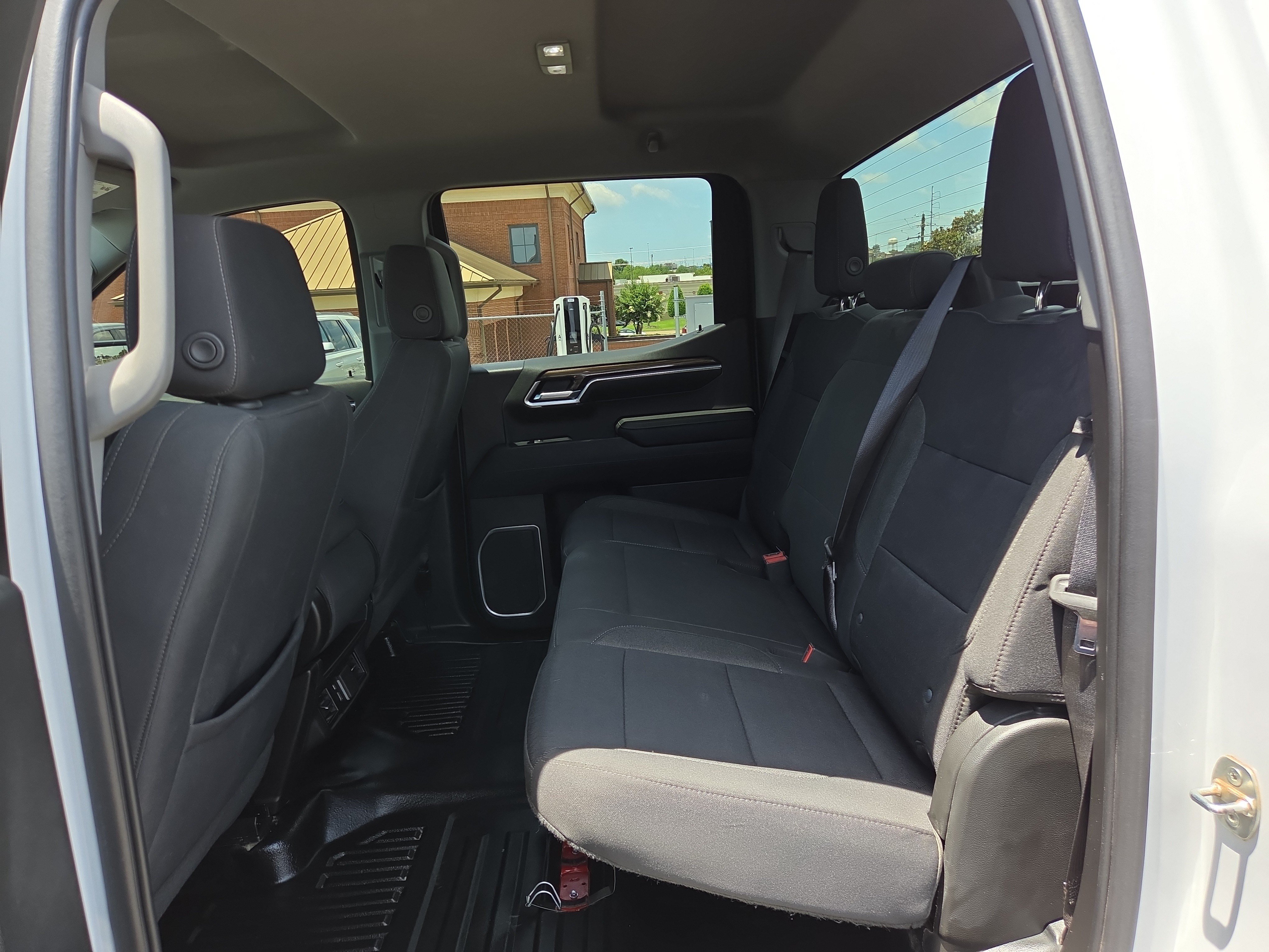 Used 2022 Chevrolet Silverado 1500 LT w/ Z71 Off-Road Package AWD/4WD image 11