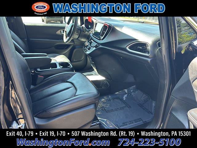 Used 2025 Chrysler Pacifica Select FWD image 19