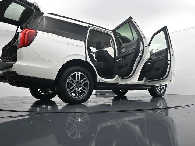 Certified 2025 Ford Expedition Active AWD/4WD image 46