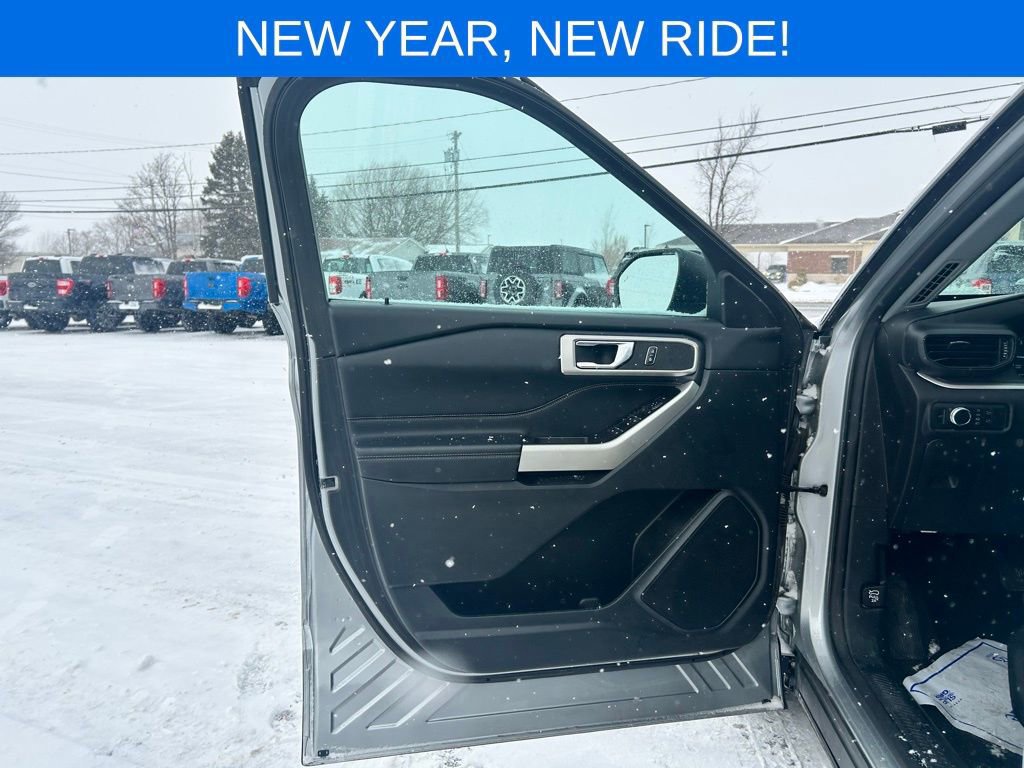 Certified 2022 Ford Explorer XLT image 12