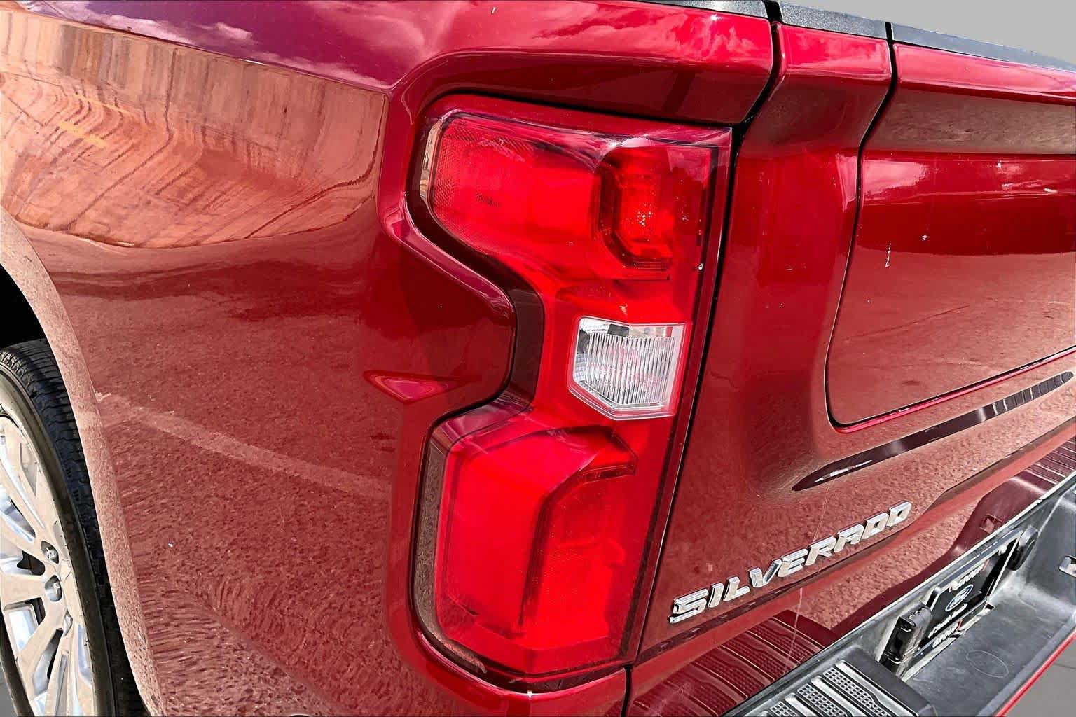 Used 2021 Chevrolet Silverado 1500 High Country w/ Technology Package AWD/4WD image 28