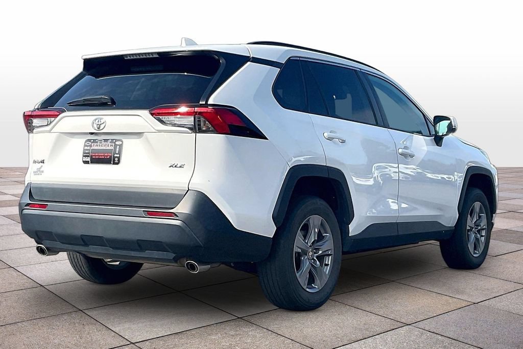 Used 2024 Toyota RAV4 XLE FWD image 13