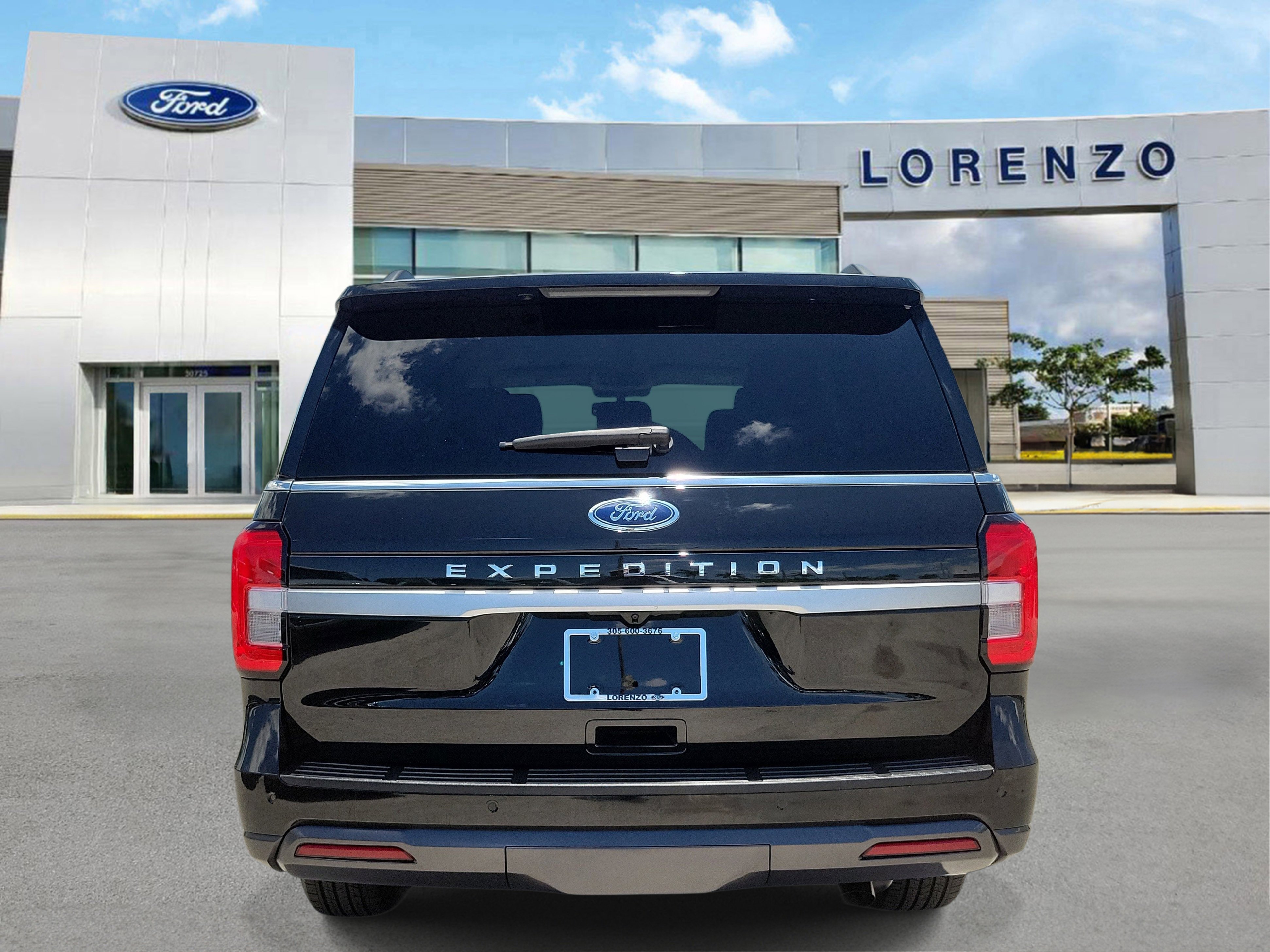 Certified 2023 Ford Expedition XLT RWD image 6