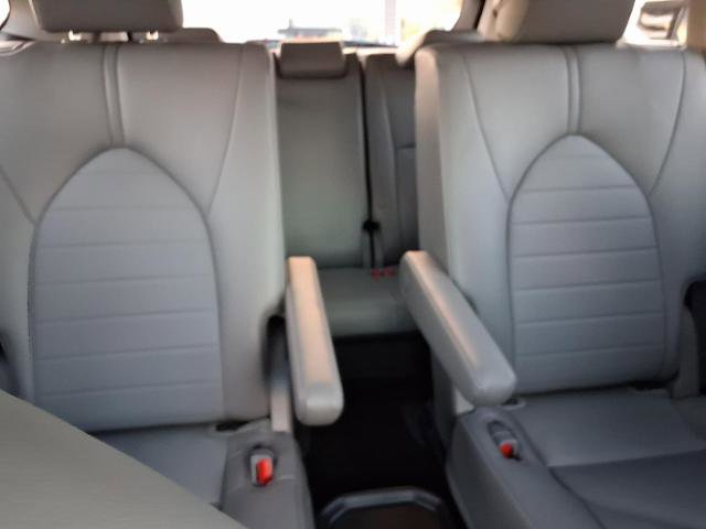 Used 2023 Toyota Highlander XLE image 28