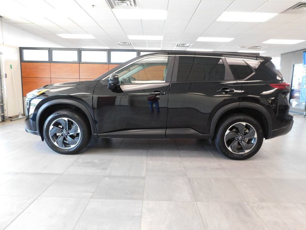 Used 2025 Nissan Rogue SV AWD/4WD image 8
