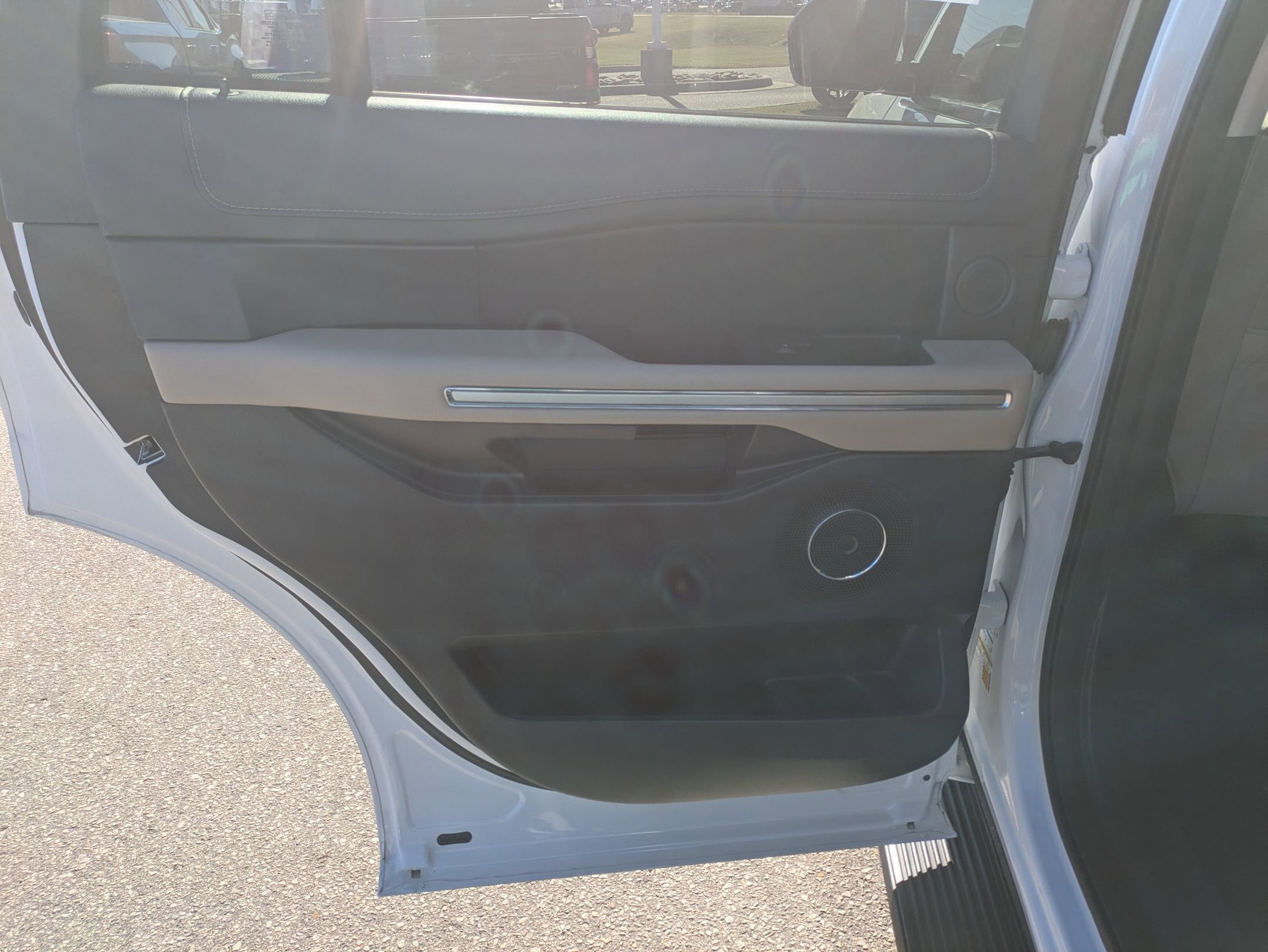 Certified 2024 Ford Expedition Limited image 27