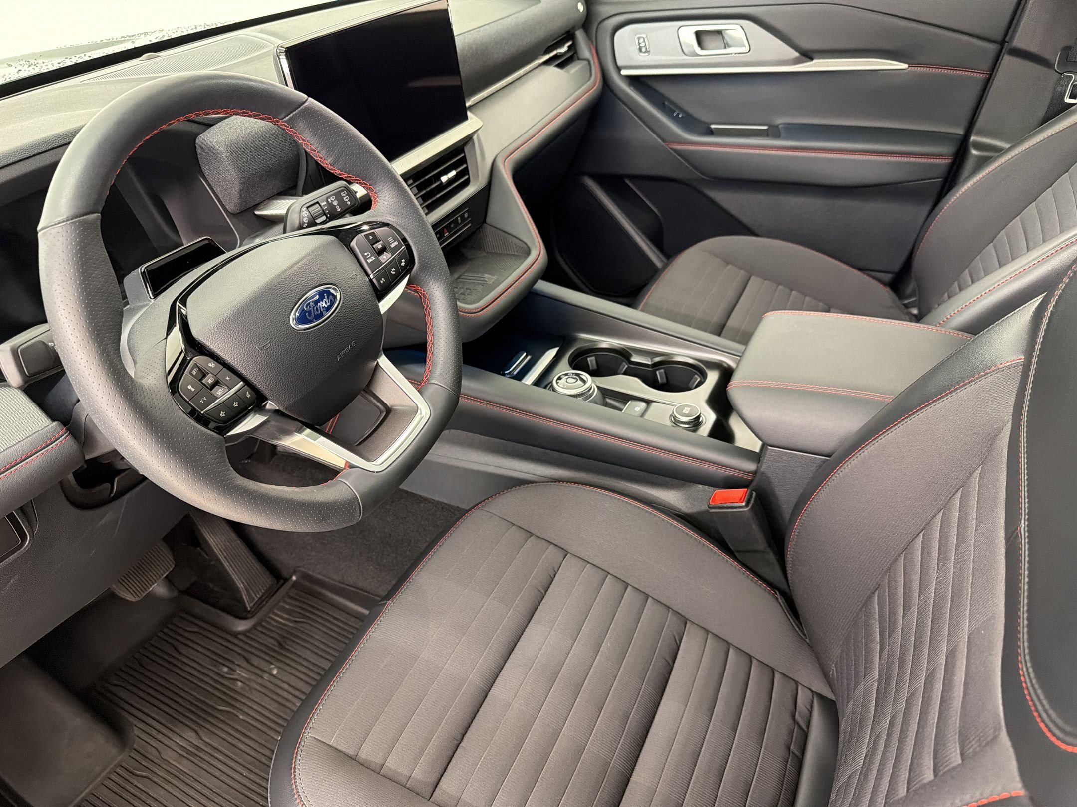 Certified 2025 Ford Explorer ST-Line w/ Premium Package AWD/4WD image 4