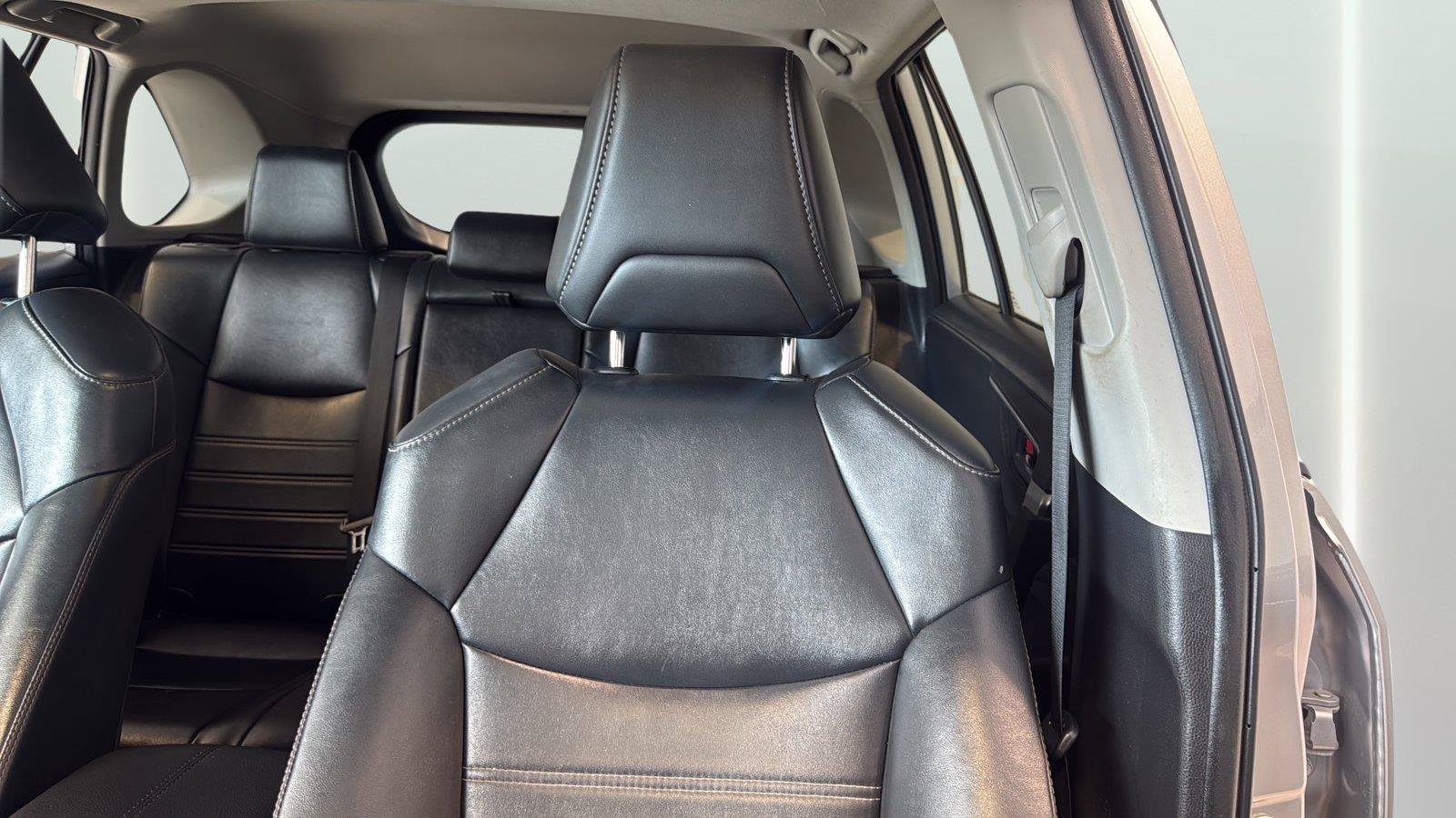 Used 2020 Toyota RAV4 XLE Premium AWD/4WD image 22