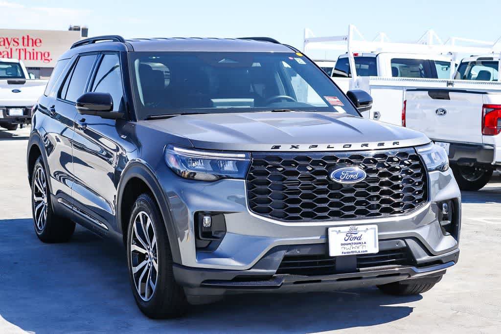 Certified 2025 Ford Explorer ST-Line RWD image 3