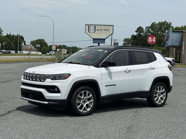 Used 2025 Jeep Compass Limited AWD/4WD image 1