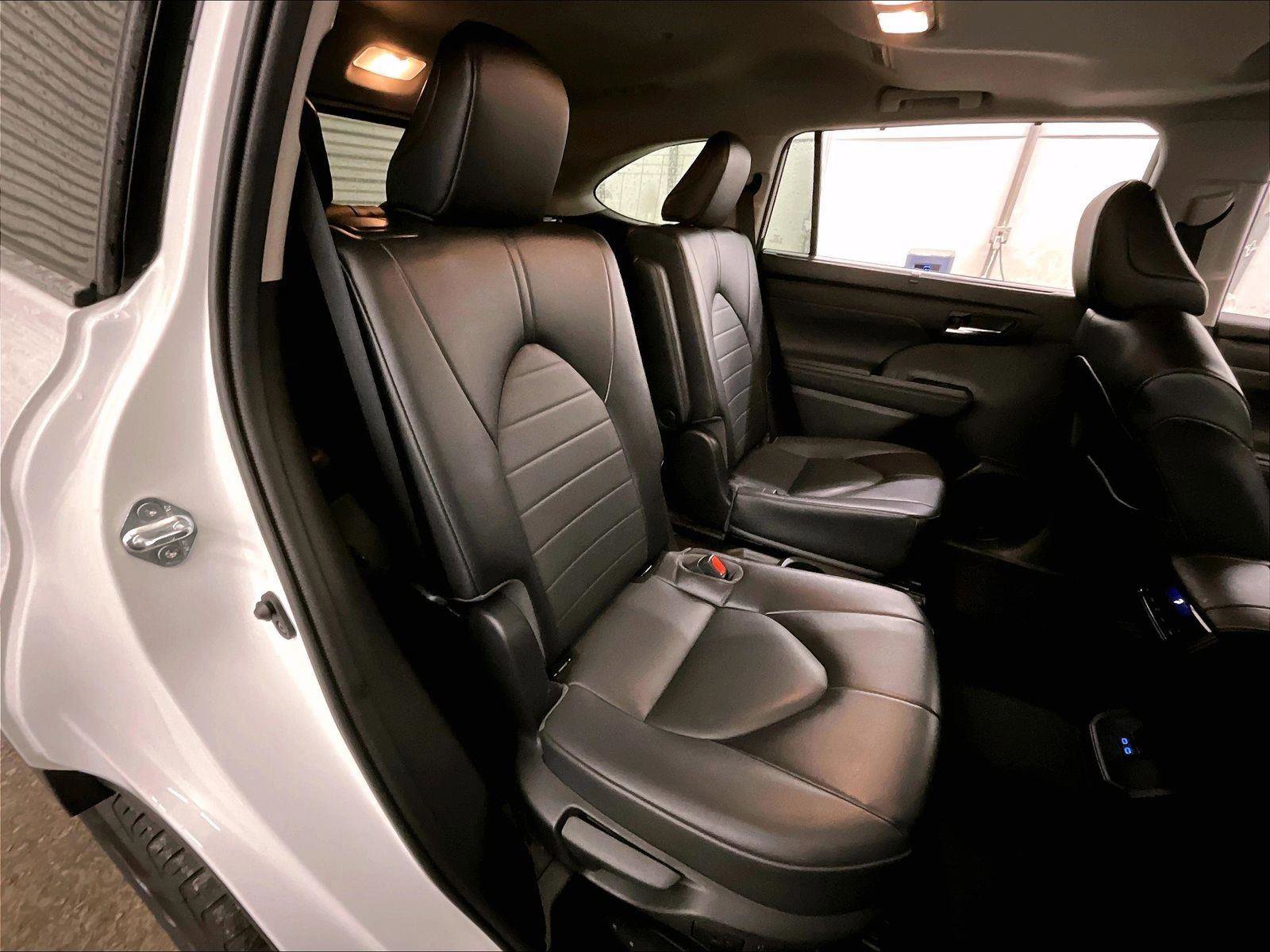 Used 2022 Toyota Highlander XLE AWD/4WD image 26