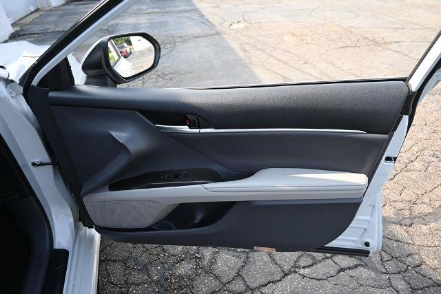 Used 2022 Toyota Camry XSE FWD image 23