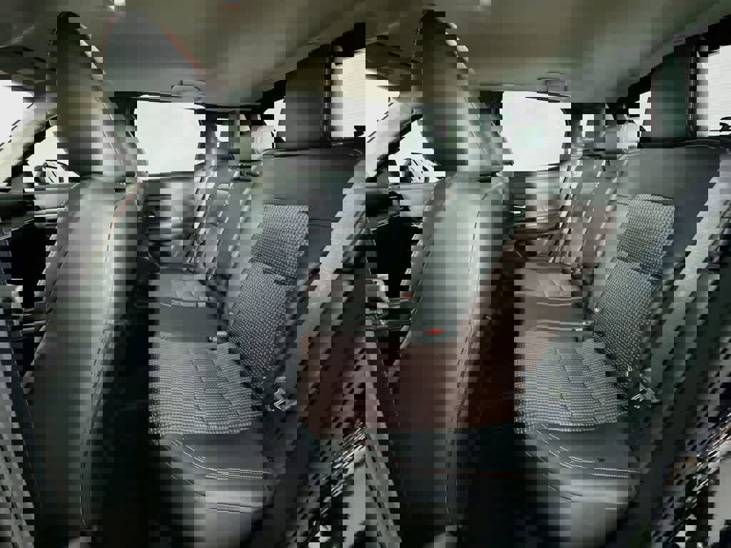 Used 2025 Nissan Kicks SR FWD image 13