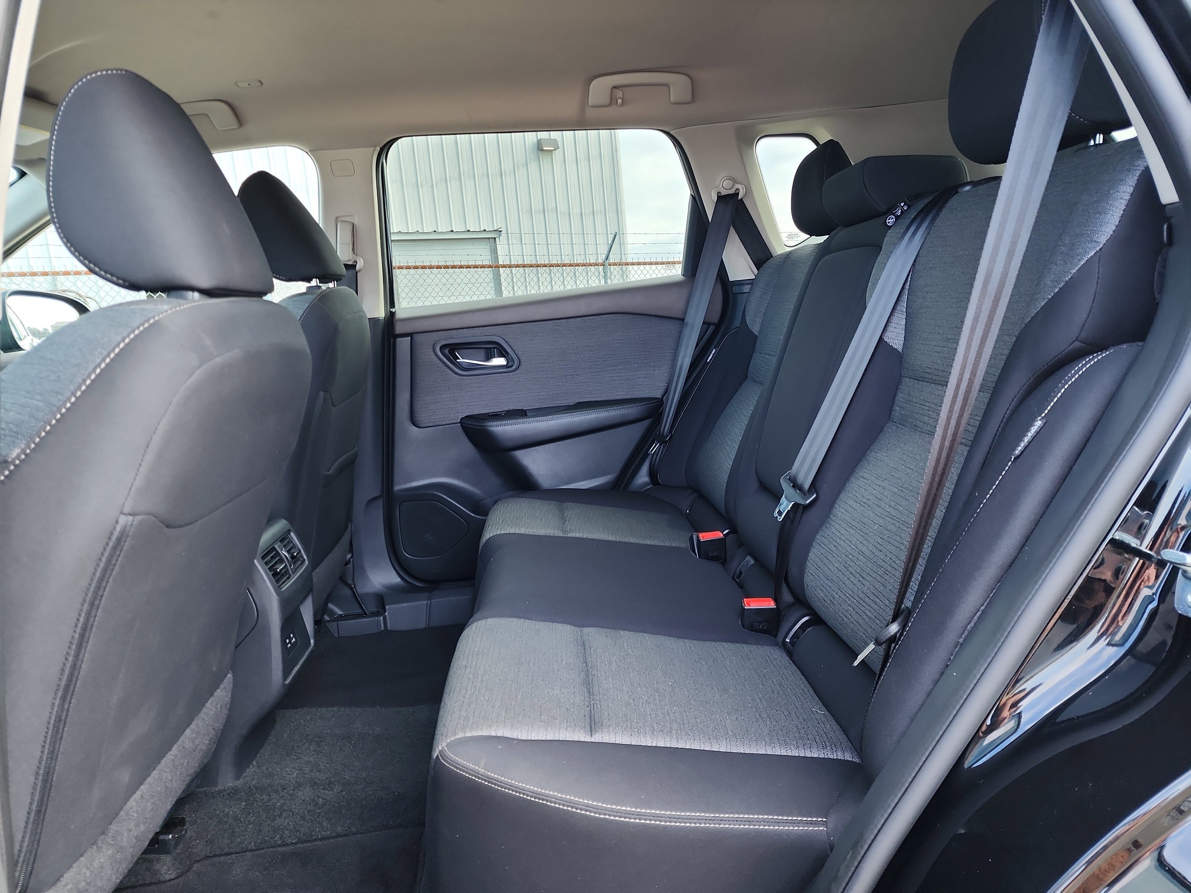 Used 2023 Nissan Rogue SV image 11