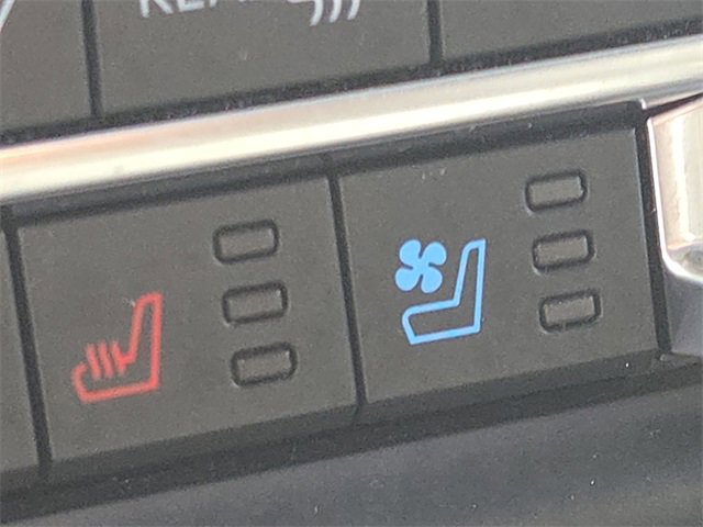 Certified 2022 Ford Expedition XLT image 13