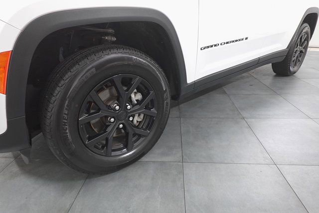 Used 2024 Jeep Grand Cherokee Altitude image 29