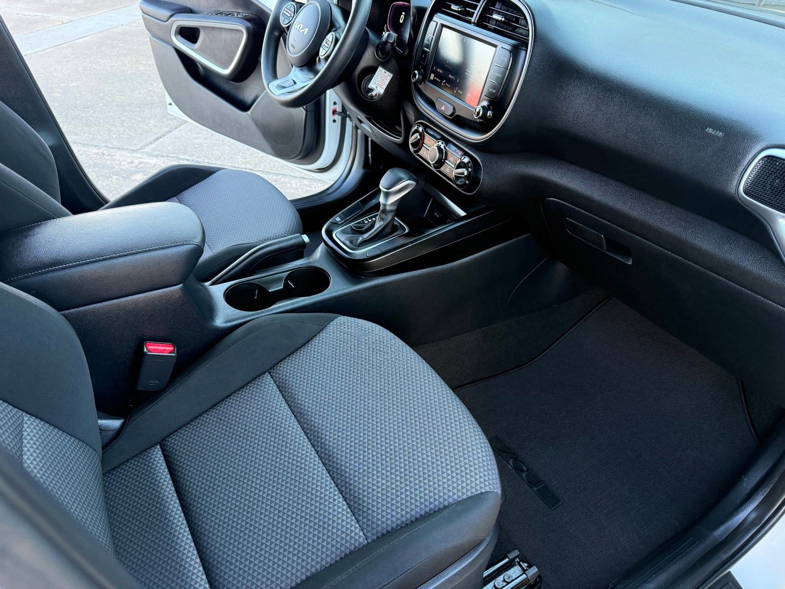 Used 2024 Kia Soul LX w/ Option Group 015 FWD image 17