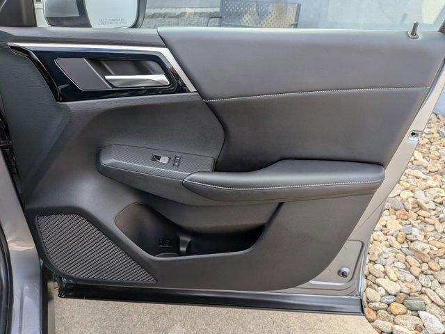 Used 2022 Mitsubishi Outlander SE image 37