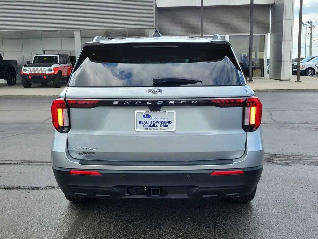 Certified 2025 Ford Explorer Active RWD image 5