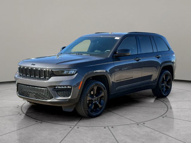 Used 2024 Jeep Grand Cherokee Limited w/ Black Appearance Package AWD/4WD image 3