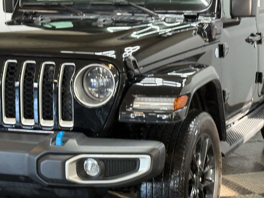 Used 2023 Jeep Wrangler Unlimited Sahara w/ Cold Weather Group image 7