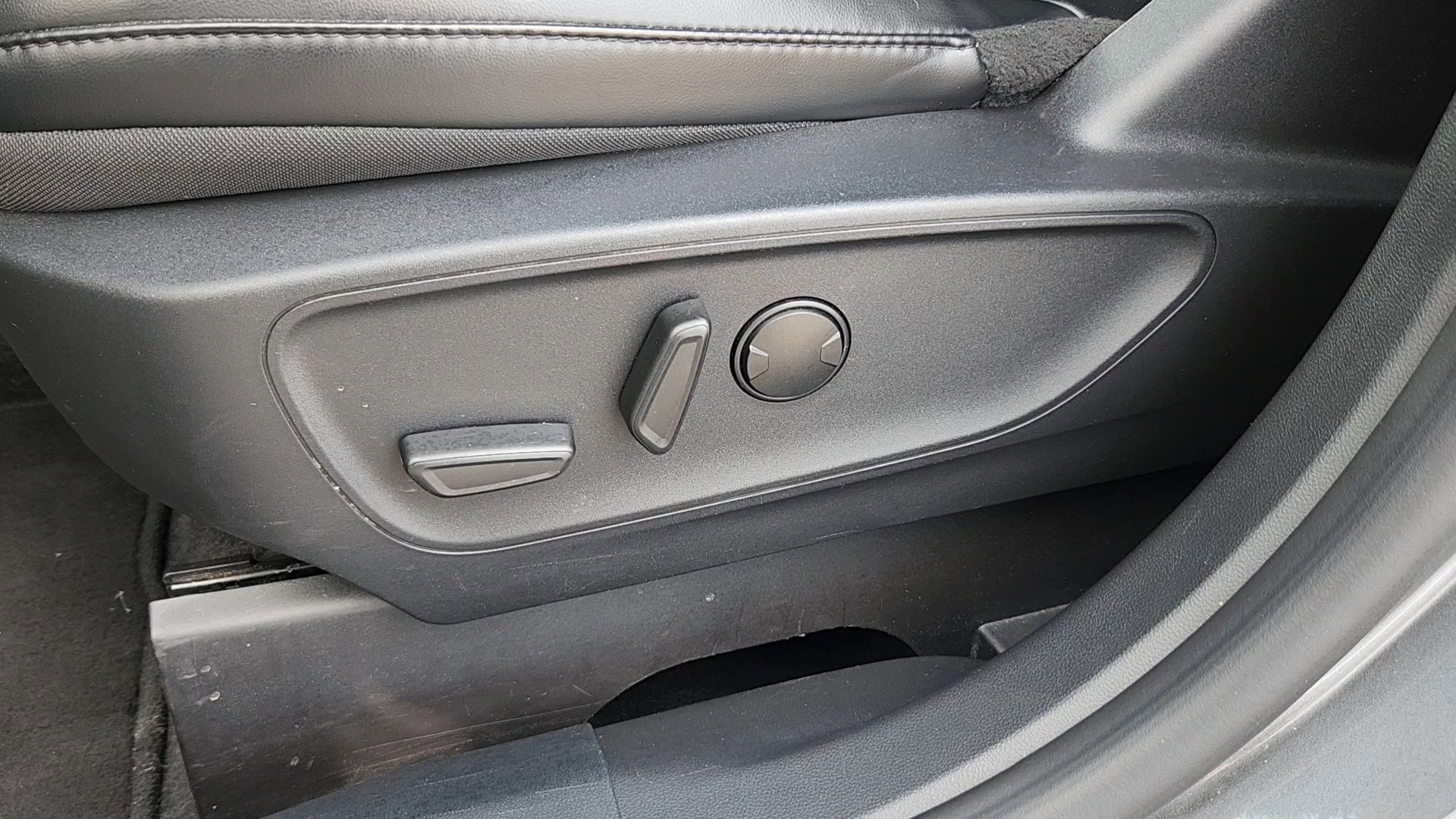 Certified 2025 Ford Escape ST-Line image 9