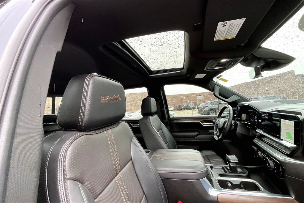 Used 2024 Chevrolet Silverado 1500 High Country w/ High Country Premium Package AWD/4WD image 21