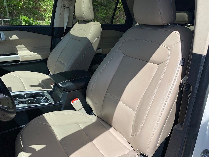 Certified 2022 Ford Explorer XLT w/ Equipment Group 202A AWD/4WD image 24