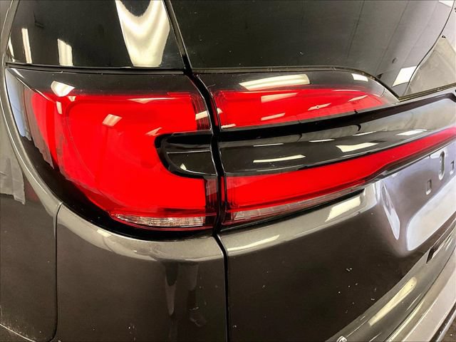 Used 2023 Chrysler Pacifica Touring-L FWD image 29