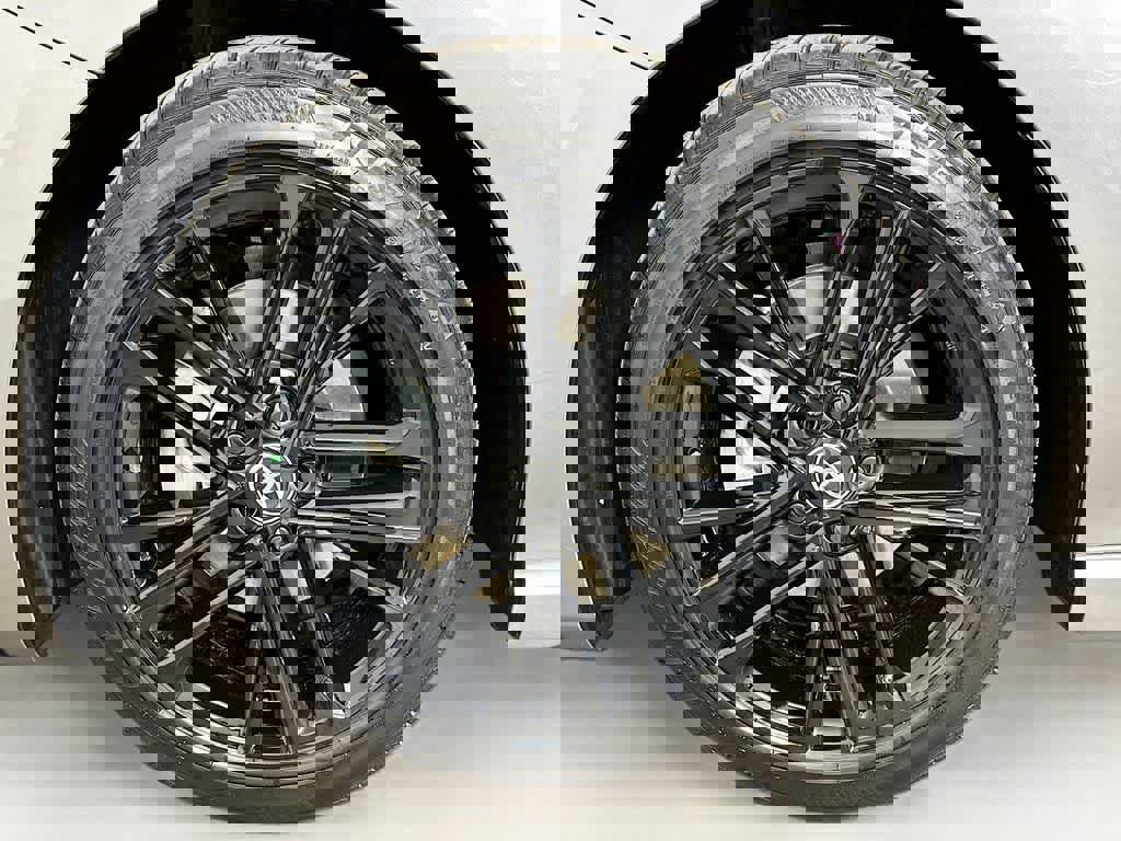 Used 2025 Toyota Camry SE image 8