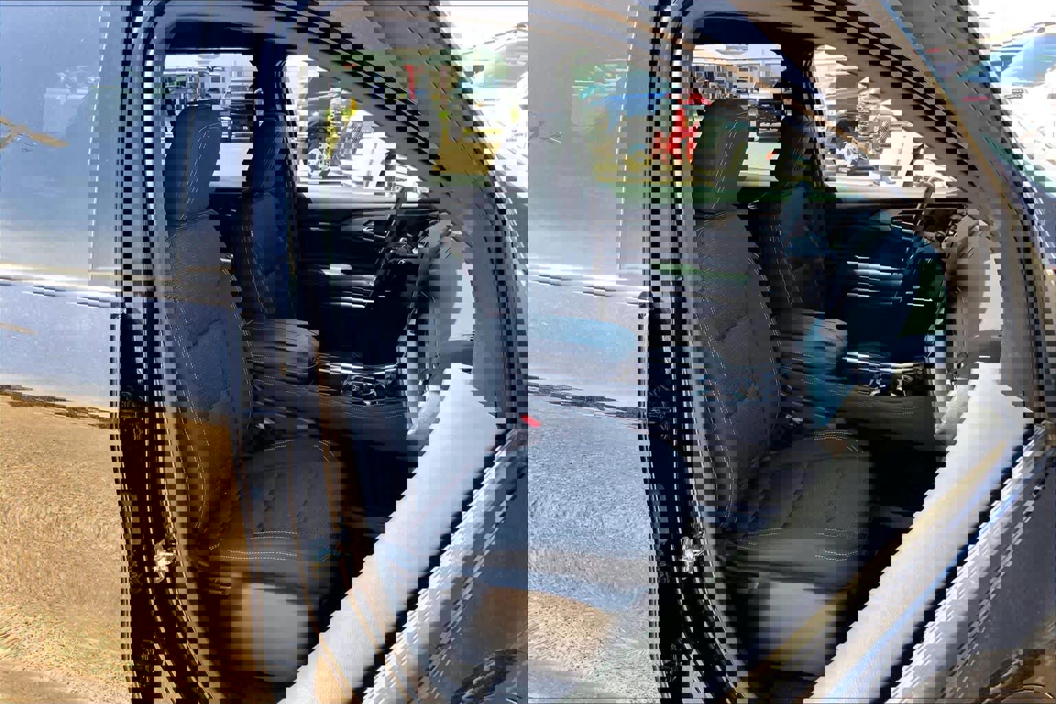 Used 2025 Chevrolet Traverse LT image 11