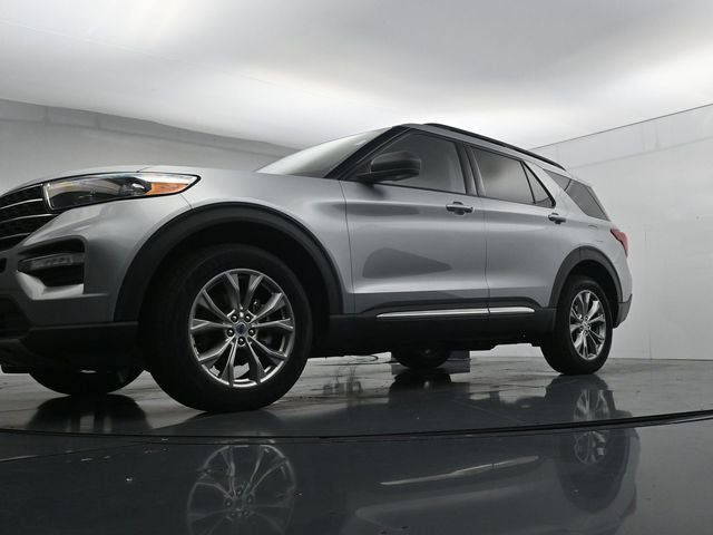 Certified 2022 Ford Explorer XLT w/ Equipment Group 202A AWD/4WD image 34