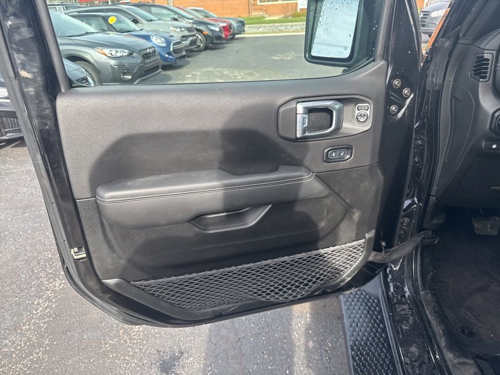 Used 2023 Jeep Wrangler Unlimited Sahara w/ Cold Weather Group image 9