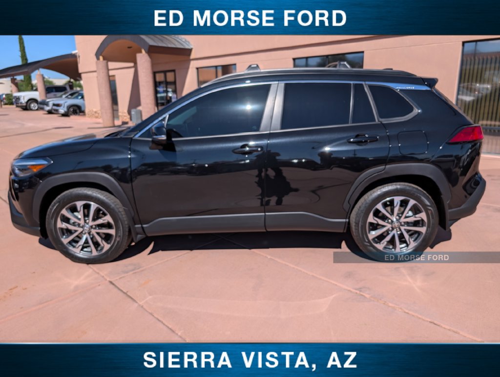 Used 2025 Toyota Corolla Cross XLE AWD/4WD image 2