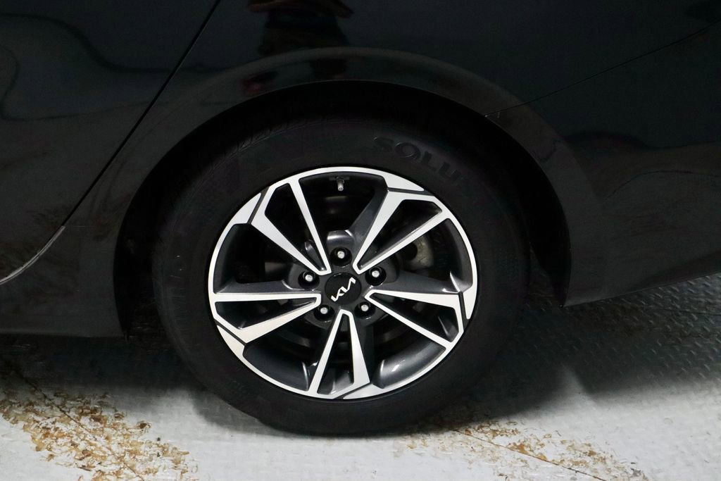 Used 2023 Kia Forte LXS w/ LXS Technology Package FWD image 15