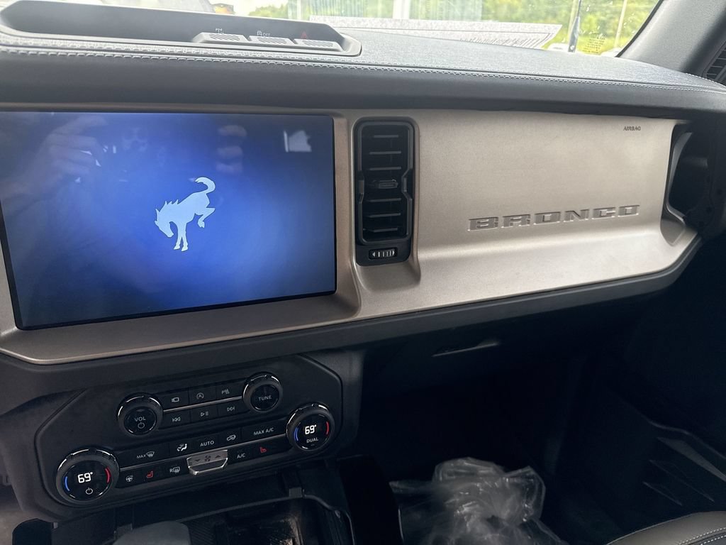 Certified 2025 Ford Bronco Outer Banks AWD/4WD image 11