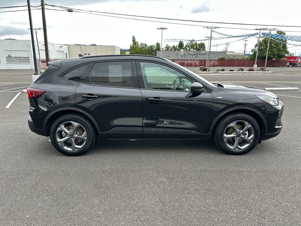 Certified 2025 Ford Escape ST-Line FWD image 8