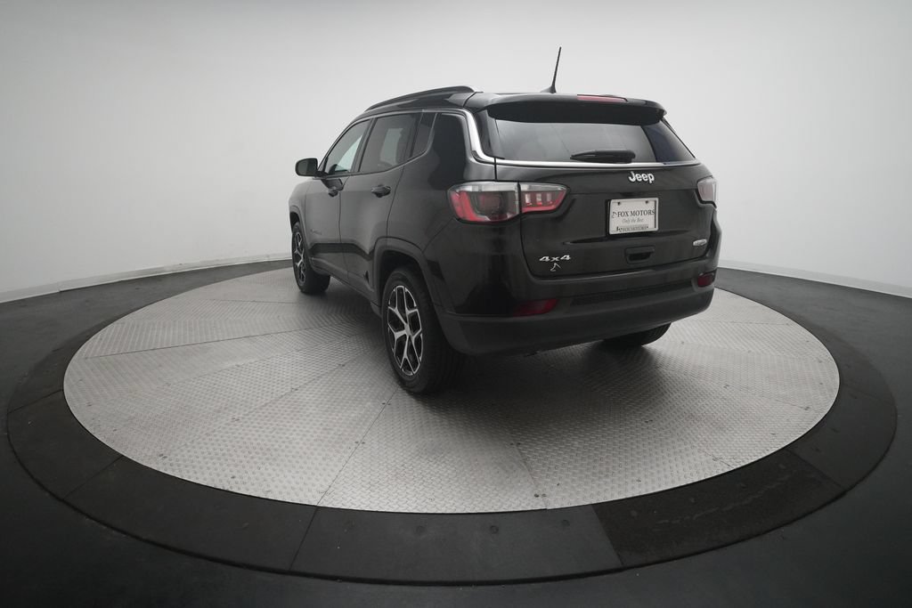 Used 2024 Jeep Compass Latitude AWD/4WD image 33