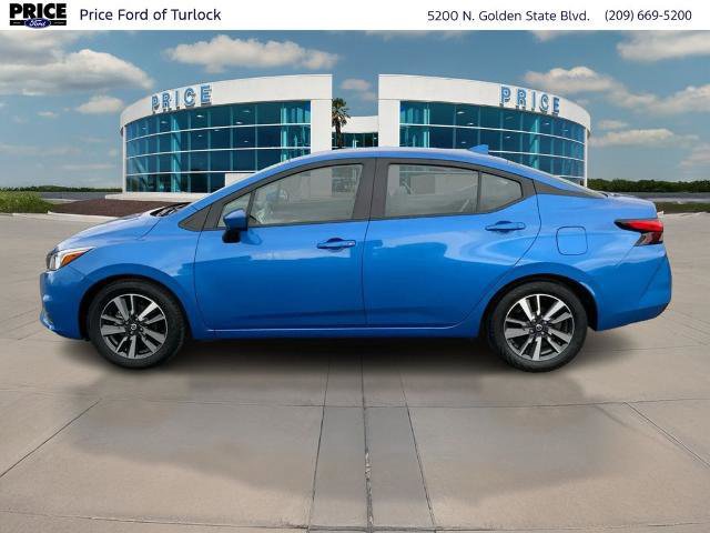 Used 2022 Nissan Versa SV image 2