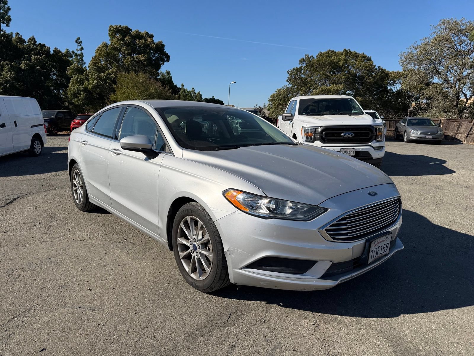 Certified 2017 Ford Fusion SE w/ Fusion SE Technology Package FWD image 7