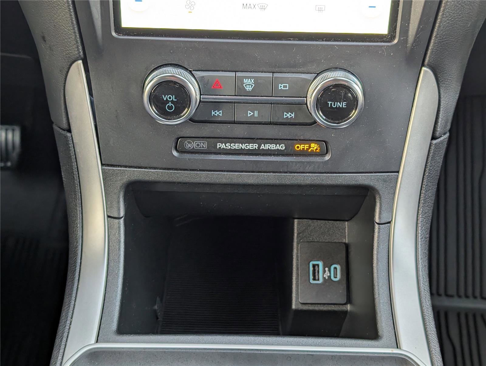 Certified 2024 Ford Edge SE w/ Black Appearance Package image 22