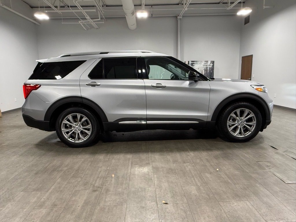 Certified 2023 Ford Explorer Limited image 3