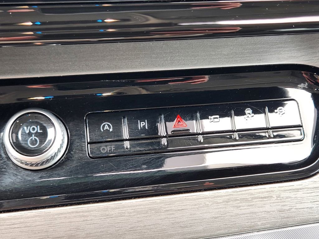 Certified 2025 Ford Expedition Max Platinum image 33