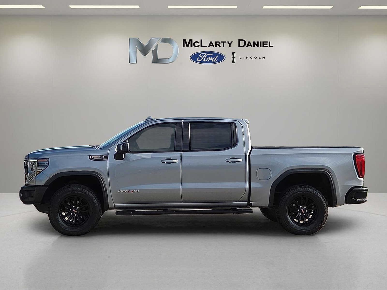 Used 2023 GMC Sierra 1500 AT4X AWD/4WD image 3