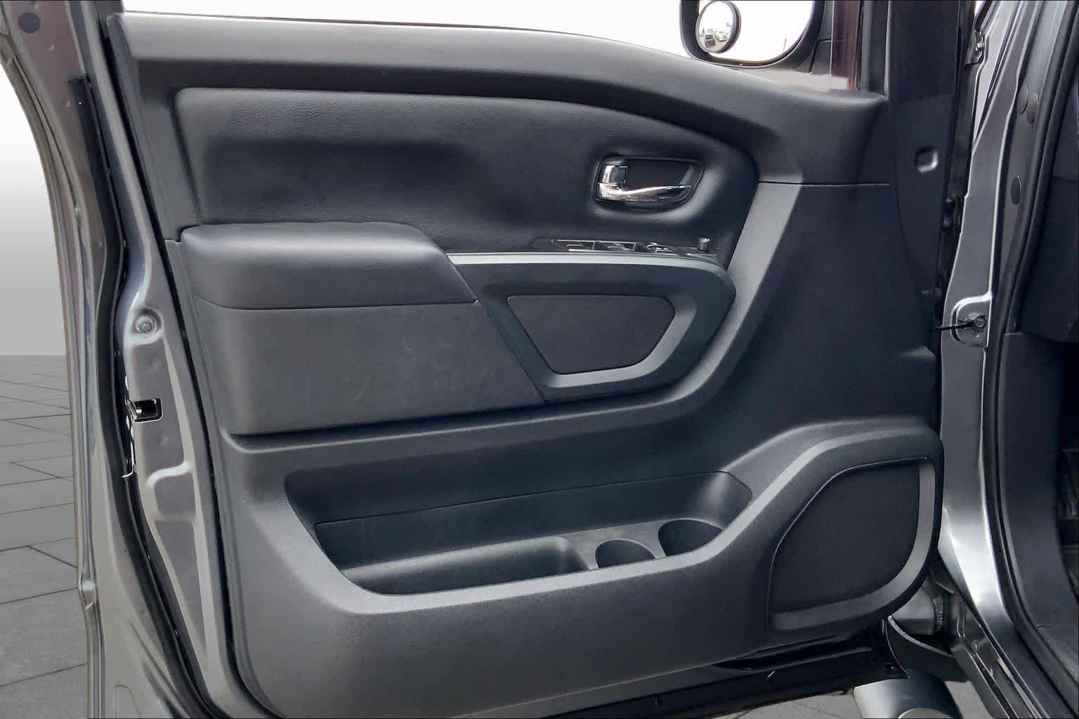 Used 2019 Nissan Titan SV w/ SV Convenience Package RWD image 21
